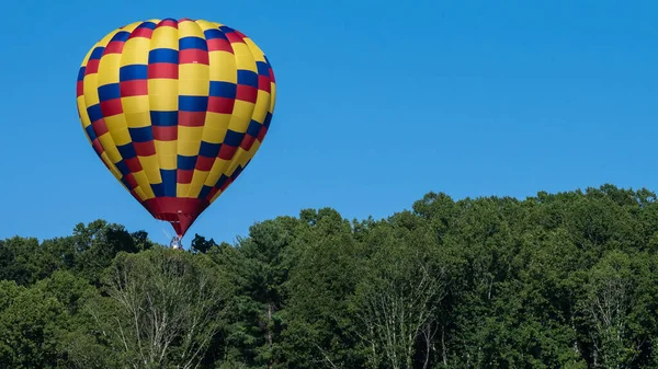 Hőlégballon Kora Reggeli Elindítása — Stock Fotó