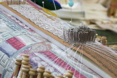 Zarif bobbin dantel yapımı