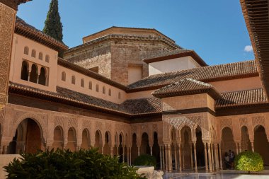 Cartagena, İspanya - 11 Nisan 2017: Mersinden (Patio de los Arrayanes) La Alhambra, Granada, İspanya avlusu.