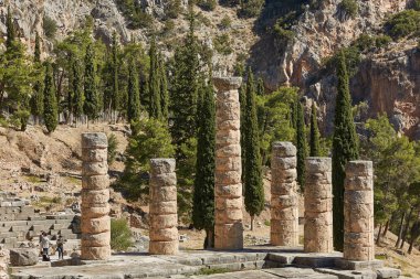 Delphi, Yunanistan'ın bir yaz günü, Apollon Tapınağı