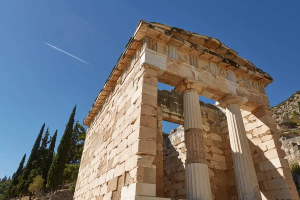 Χαμηλή Γωνία Άποψη Του Αθηναϊκού Θησαυροφυλακίου Δελφοί Ελλάδα Μια Μέρα — Φωτογραφία Αρχείου