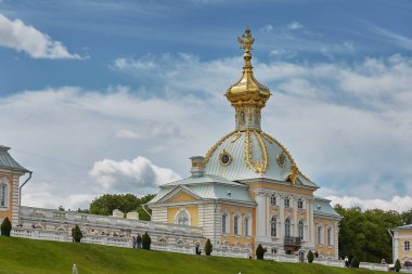 Ünlü dönüm noktası Peterhof Palace, yakın şehir St. Petersburg Rusya görünümünü