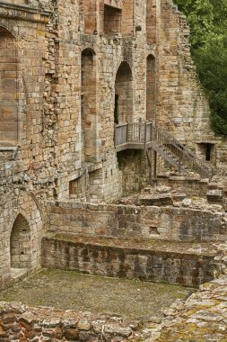 Fife Dunfermline İskoç kasabasında Ortaçağ Romanesk manastır ve Benedictine mezarlık