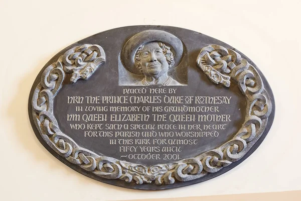 Firma y monumento a Queen en la iglesia de Canisbay, la iglesia parroquial más septentrional del continente escocés, cerca de John O 'Groats . —  Fotos de Stock