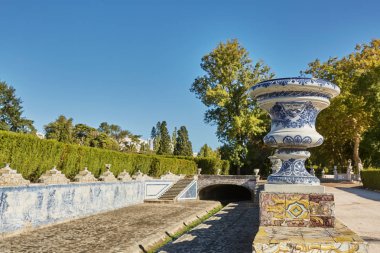 Fayans Chanel Queluz Ulusal Sarayı'nda. Döşeme panelleri bir av, manzara ve diğer gibi farklı galant sahneler temsil