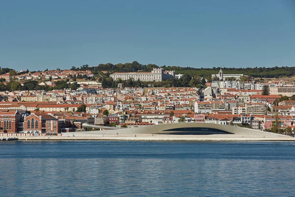 Cityline of Lisbon in Portugal over the Tagus river. — Stock Photo, Image