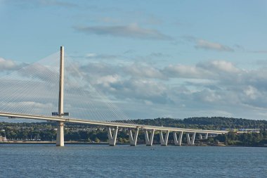Edinburgh İskoçya Firth of Forth üzerinde yeni Queensferry Crossing köprü