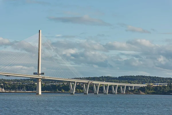 Il nuovo ponte Queensferry Crossing sul Firth of Forth di Edimburgo Scozia — Foto Stock