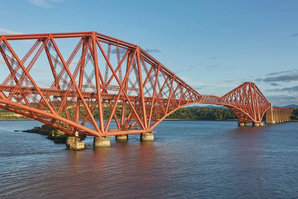 The Forth Rail Bridge, Scozia, che collega South Queensferry (Edimburgo) con North Queensferry (Fife ) — Foto Stock