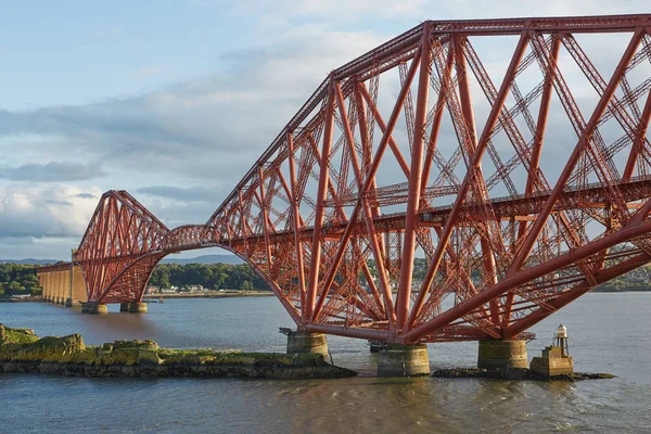 The Forth Rail Bridge, Scozia, che collega South Queensferry (Edimburgo) con North Queensferry (Fife ) — Foto Stock