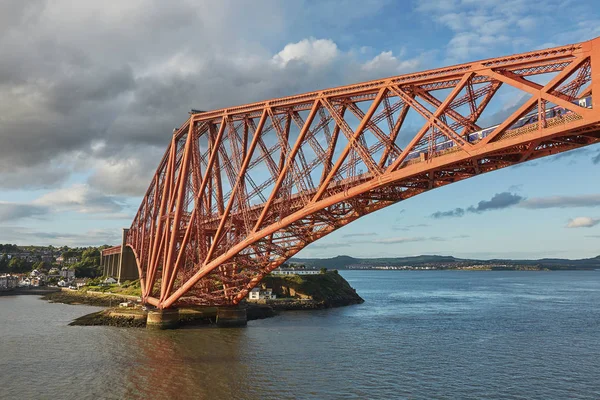 The Forth Rail Bridge, Scozia, che collega South Queensferry (Edimburgo) con North Queensferry (Fife ) — Foto Stock