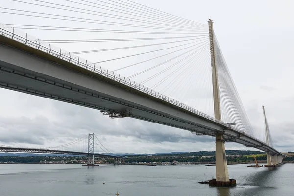 Il nuovo ponte Queensferry Crossing sul Firth of Forth — Foto Stock