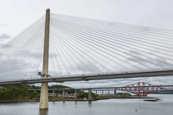 Il nuovo ponte Queensferry Crossing sul Firth of Forth — Foto Stock
