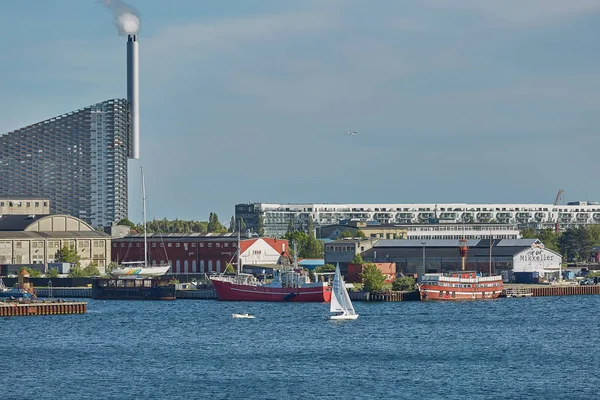 Amager Bakke / Copenhill Waste-to-Energy elektriciteitscentrale in Kopenhagen — Stockfoto