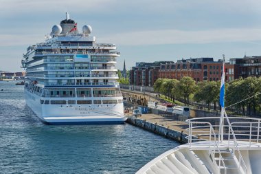 Gemi Viking Sky Danimarka 'nın Kopenhag limanına yanaştı.