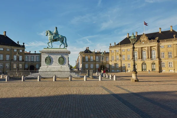Amalienborg jest rezydencją duńskiej rodziny królewskiej. — Zdjęcie stockowe