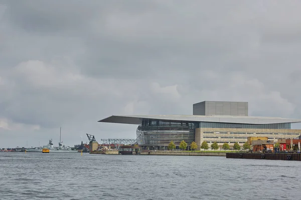 A Ópera Nacional "Operaen" localizada na ilha de Holmen — Fotografia de Stock