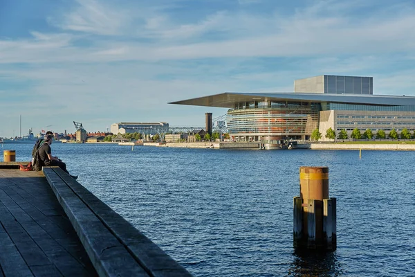 L'Opéra National "Operaen" situé sur l'île de Holmen — Photo