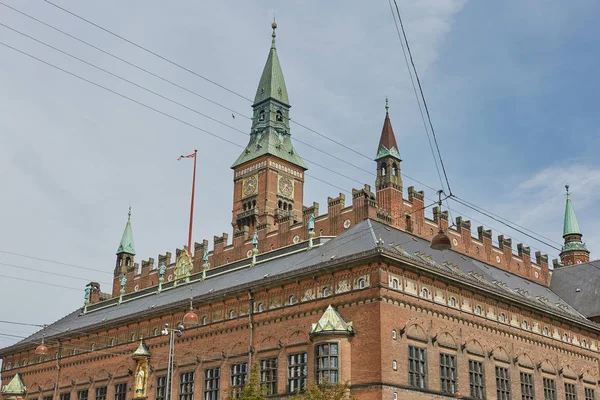 Kopenhagener Rathausvorplatz und alte Gebäude im zentralen Viertel — Stockfoto