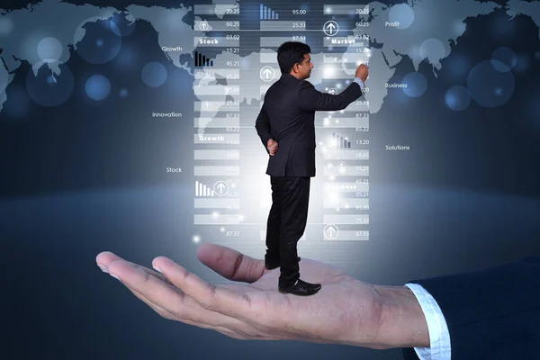 Businessman Showing Business Graph — Stock Photo, Image