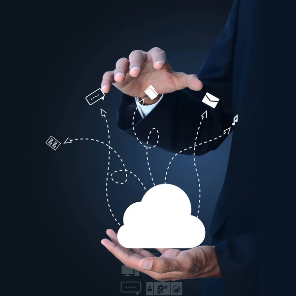 Geschäftsmann Zeigt Konzept Des Cloud Computing — Stockfoto