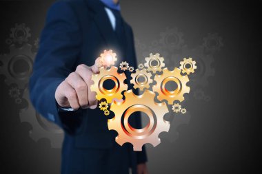 Dişli çarkları başarı kavramı için gösterilen işadamı  