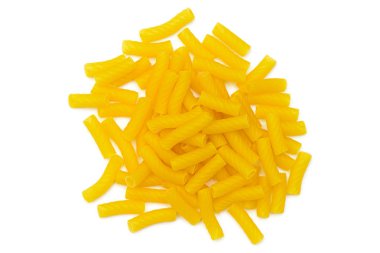 Makarna beyaz zemin üzerine payet şeklinde demet