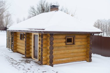 kış günü güzel modern ahşap günlük banyo