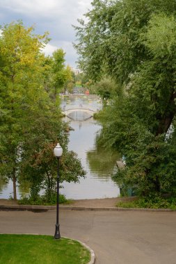 Green Park Su birikintisi üzerinde bir köprü ile