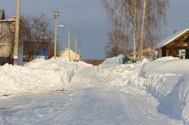 10 Şubat 2019: Karlı sokak üzerinde bir su Sugaikasy Köyü