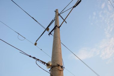 Monte li elektrikli ekipmanlı beton yuvarlak direk