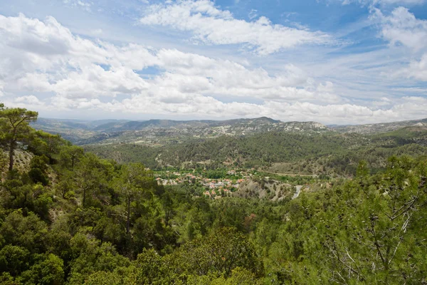 La vista desde las alturas de las colinas y montañas de la isla —  Fotos de Stock