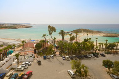 Mayıs 2, 2014: Donanımlı plaj ve par ile Akdeniz kıyıları