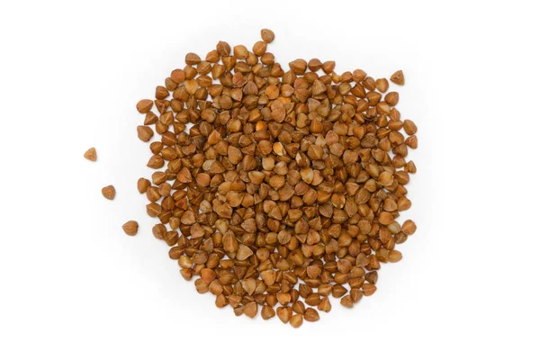 Cereali di grano saraceno sparsi su fondo bianco — Foto Stock
