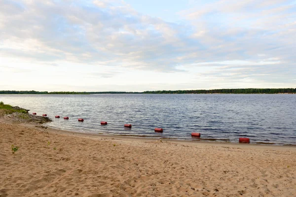 Bouées Rouges Sur Rivage Sablonneux Rivière Soir Été — Photo