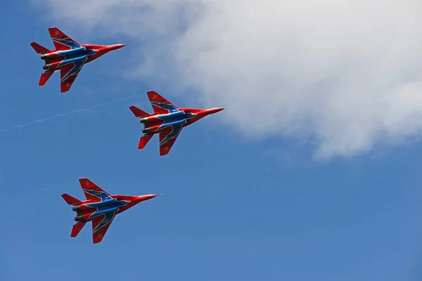 Agosto 2015 Equipo Swifts Aerobatic Vuela Aviones Combate Mig Cheboksary — Foto de Stock