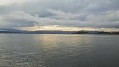 4k Timelapse. Yaz. Deniz baykal. Sunrise