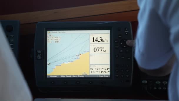 夏には船で船長のキャビンでクローズ アップ — ストック動画