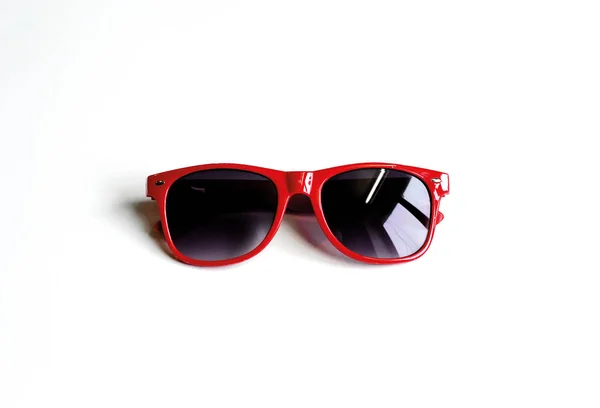 Foto Rote Sonnenbrille Auf Weißem Hintergrund — Stockfoto