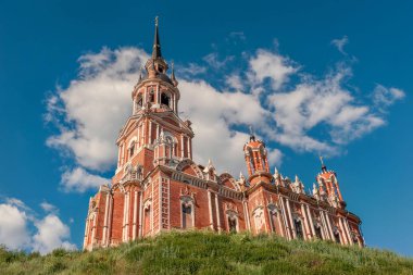 Ortodoks kilisesi 19. yüzyılın başında Nikolsky Manastırı, Mozhaisk, Rusya 'da inşa edildi.