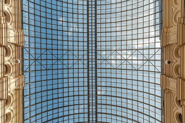 Bir cam tavanın soyut arkaplanı 