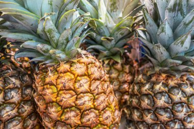 Piyasada taze, sulu ananas