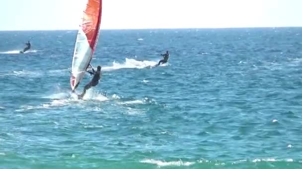 Windsurfer Vela Praia Los Lances Tarifa Cidade Perto Estreito Gibraltar — Vídeo de Stock