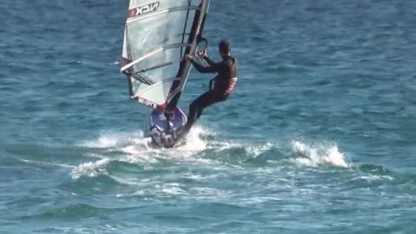 Windsurfer Navegando Playa Los Lances Tarifa Ciudad Cerca Recta Gibraltar — Vídeos de Stock