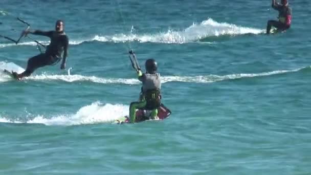 Kitesurfer Navegando Longo Praia Los Lances Norte Cidade Algeciras Sul — Vídeo de Stock