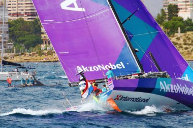 Bacak 1 Alicante-Lizbon, Volvo okyanus yarış 2017-18 bir Alicante gördüğümüz en heyecan verici başlangıç takım Akzonobel kısa bir süre sonra başlamak.