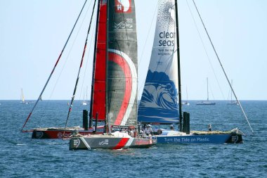 Çeşitli açık 65 takım teknelerden fightting kısa bir süre sonra bacak 1 Alicante-Lizbon, Volvo okyanus yarış 2017-18 bir Alicante gördüğümüz en heyecan verici başlangıç başlatmak.