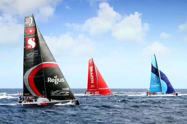 Çeşitli açık 65 takım teknelerden fightting kısa bir süre sonra bacak 1 Alicante-Lizbon, Volvo okyanus yarış 2017-18 bir Alicante gördüğümüz en heyecan verici başlangıç başlatmak.