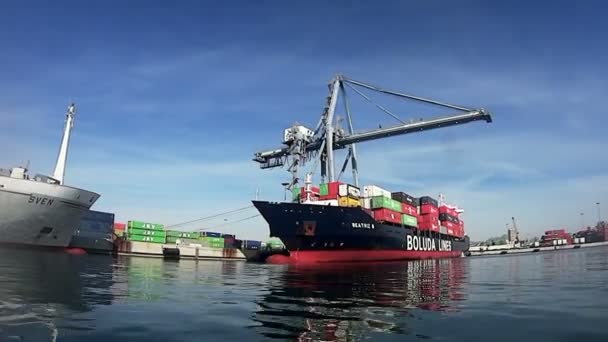 Contenedores Descarga Beatriz Grandes Portacontenedores Puerto Alicante Mar Mediterráneo Costa — Vídeos de Stock