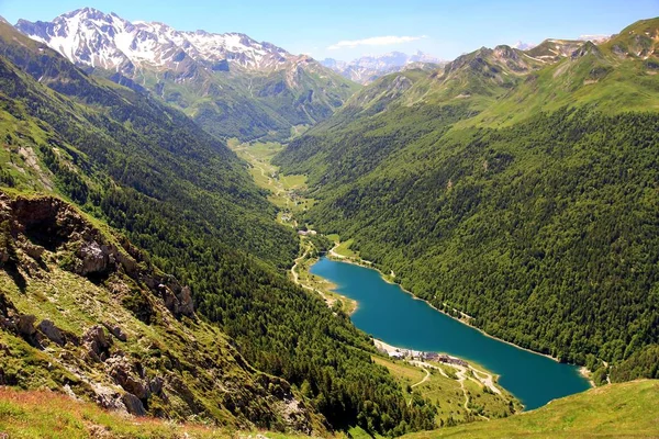Artouste 谷和湖在法国比利牛斯山脉和与西班牙的边界附近 — 图库照片